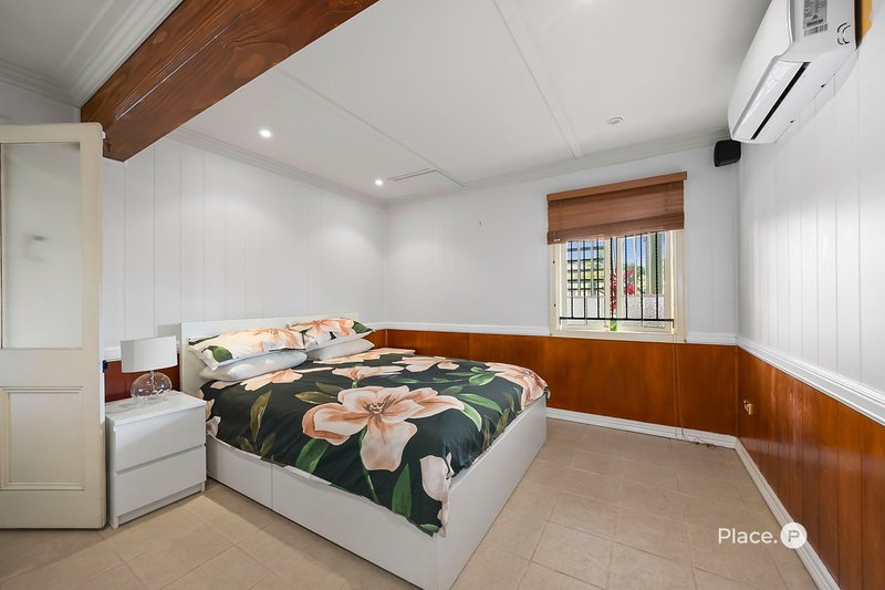 Photo - 5 Twelfth Avenue, Kedron QLD 4031 - Image 11