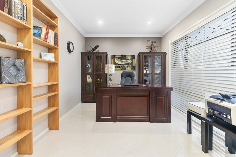 Photo - 5 Umbria Street, Prestons NSW 2170 - Image 6