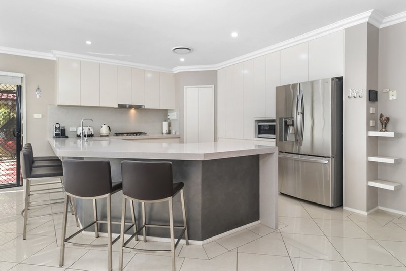 Photo - 5 Umbria Street, Prestons NSW 2170 - Image 9