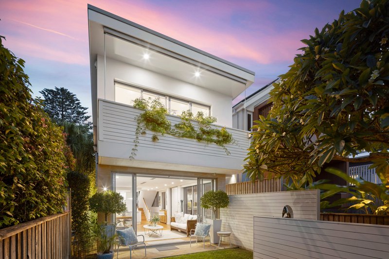 Photo - 5 Undercliff Road, Freshwater NSW 2096 - Image 1