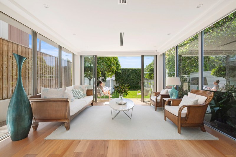 Photo - 5 Undercliff Road, Freshwater NSW 2096 - Image 2