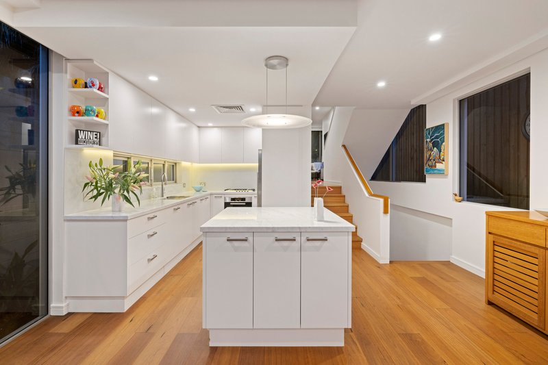 Photo - 5 Undercliff Road, Freshwater NSW 2096 - Image 6