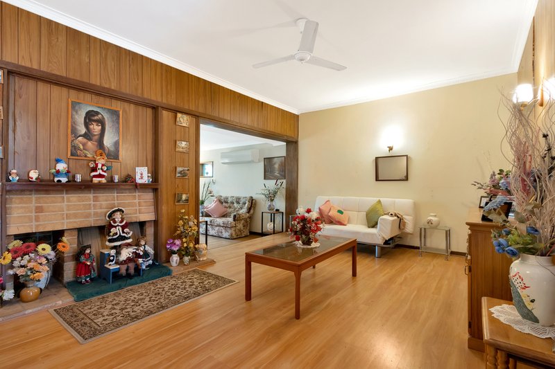 Photo - 5 Upton Street, Elizabeth Vale SA 5112 - Image 3