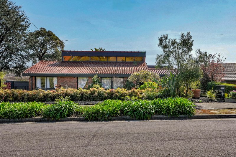 5 Van Court, Gladstone Park VIC 3043