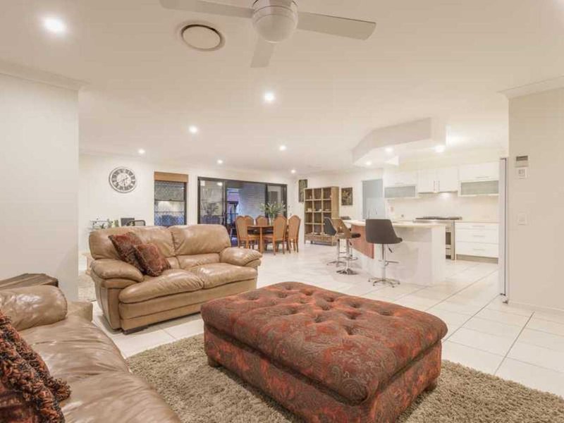 Photo - 5 Venetia Street, Stafford Heights QLD 4053 - Image 2