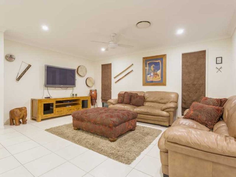 Photo - 5 Venetia Street, Stafford Heights QLD 4053 - Image 5