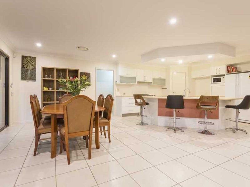 Photo - 5 Venetia Street, Stafford Heights QLD 4053 - Image 8