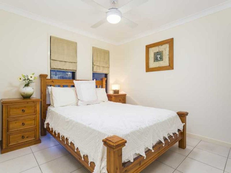 Photo - 5 Venetia Street, Stafford Heights QLD 4053 - Image 11