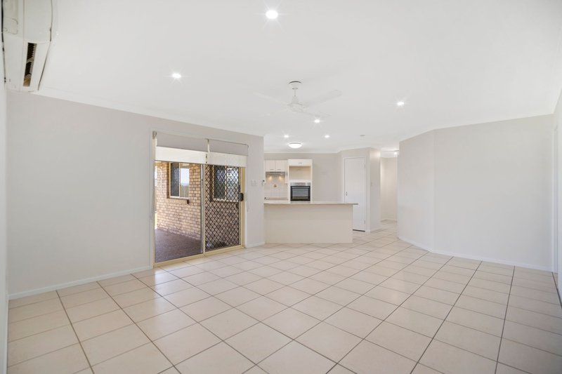 Photo - 5 Verbena Close, Yamanto QLD 4305 - Image 5