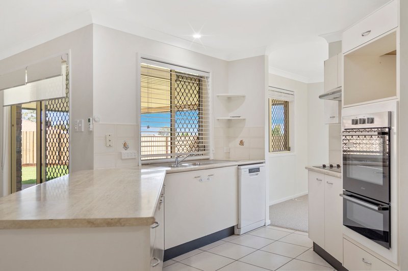 Photo - 5 Verbena Close, Yamanto QLD 4305 - Image 7