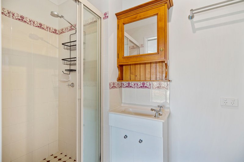 Photo - 5 Verbena Close, Yamanto QLD 4305 - Image 10