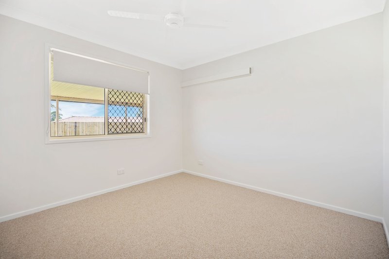 Photo - 5 Verbena Close, Yamanto QLD 4305 - Image 13