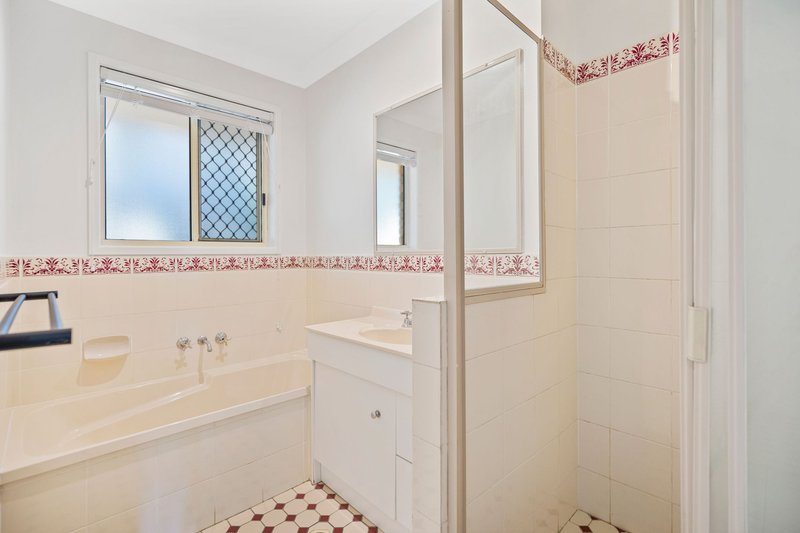 Photo - 5 Verbena Close, Yamanto QLD 4305 - Image 14