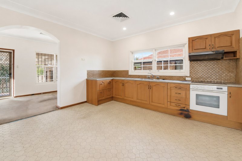Photo - 5 Veronica Street, Chester Hill NSW 2162 - Image 4