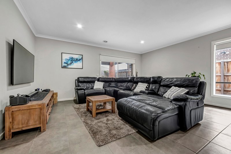 Photo - 5 Versteegen Street, Fraser Rise VIC 3336 - Image 2