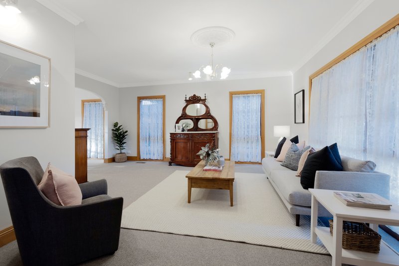 Photo - 5 Victor Avenue, Cheltenham VIC 3192 - Image 4