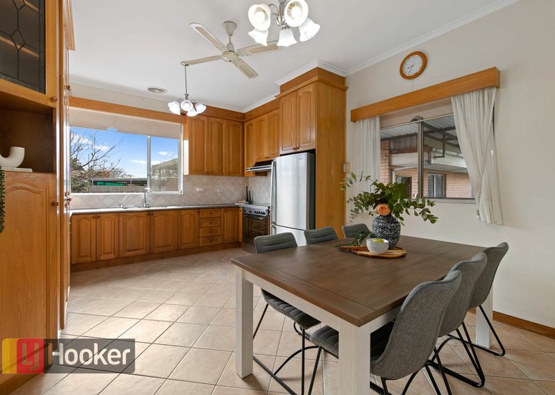 Photo - 5 Victoria Avenue, Springvale VIC 3171 - Image 4