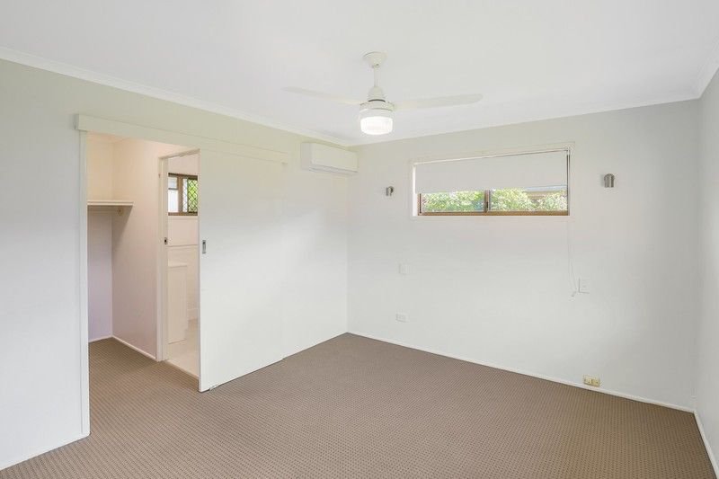 Photo - 5 Vienna Way, Strathpine QLD 4500 - Image 5
