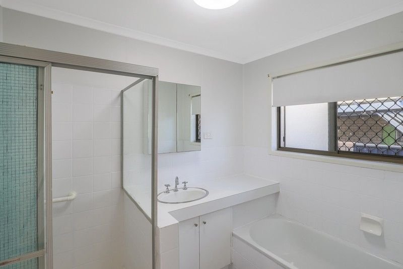 Photo - 5 Vienna Way, Strathpine QLD 4500 - Image 7