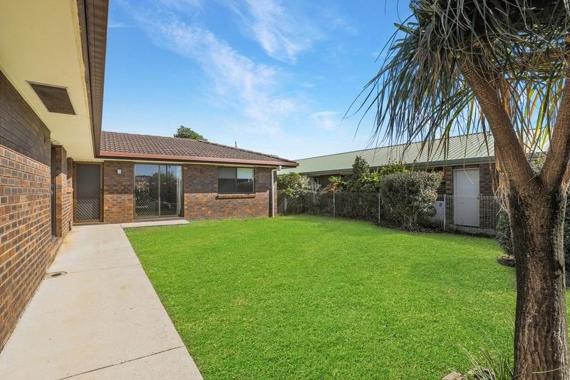 Photo - 5 Vienna Way, Strathpine QLD 4500 - Image 8