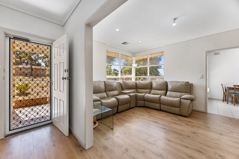 Photo - 5 Virginia Drive, Hackham West SA 5163 - Image 3