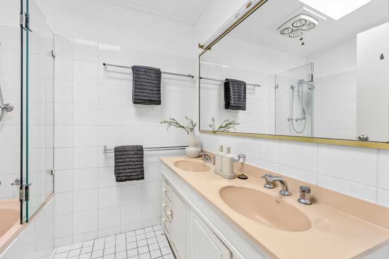 Photo - 5 Virginia Place, Forestville NSW 2087 - Image 8