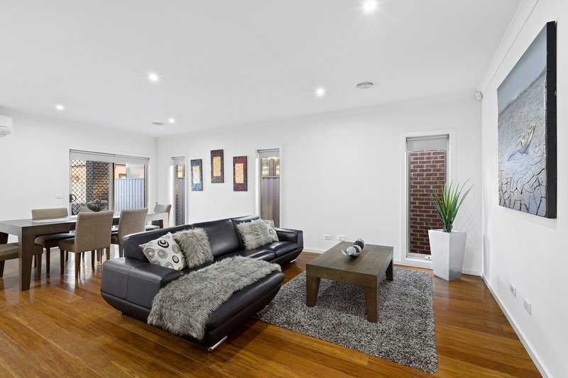 Photo - 5 Vockensohn Place, Epping VIC 3076 - Image 5