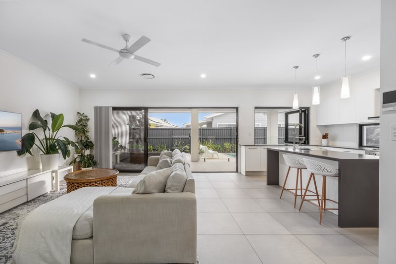 Photo - 5 Waderbird Crescent, Pelican Waters QLD 4551 - Image 6
