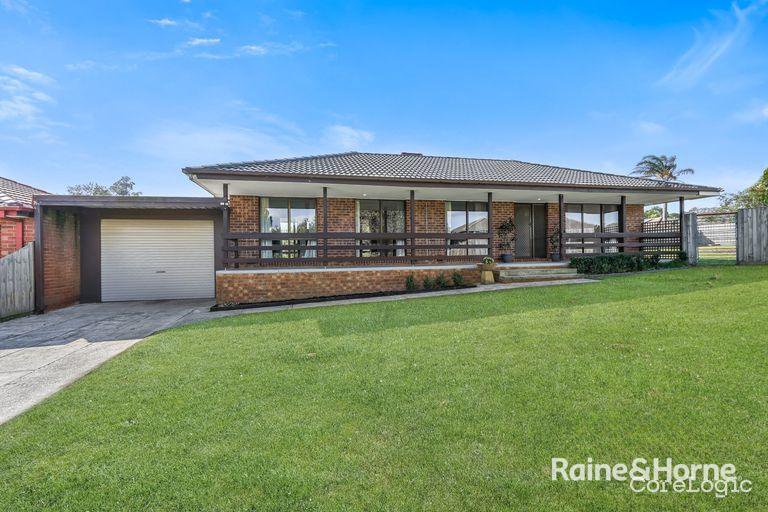 5 Walnut Court, Cranbourne North VIC 3977