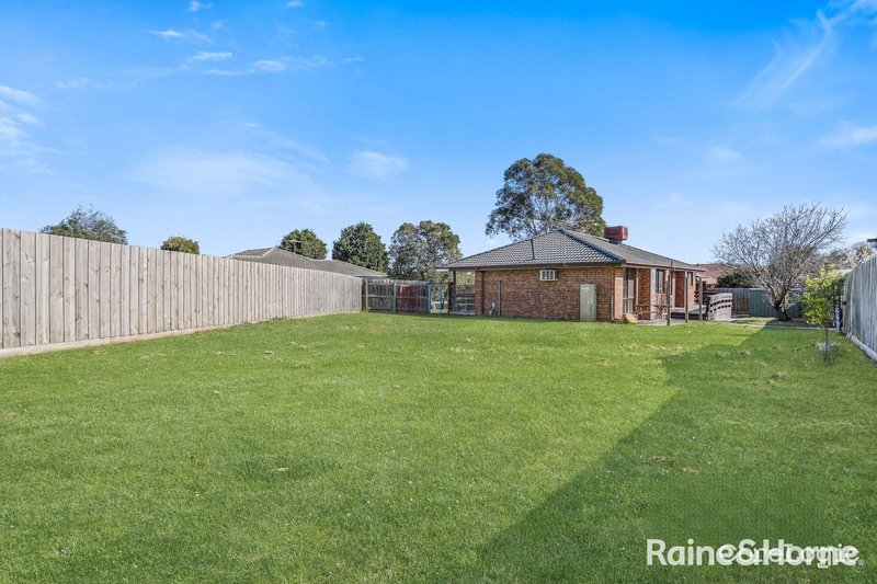 Photo - 5 Walnut Court, Cranbourne North VIC 3977 - Image 2