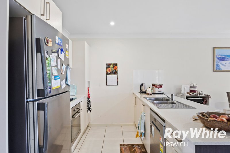 Photo - 5 Walnut Crescent, Lowood QLD 4311 - Image 4