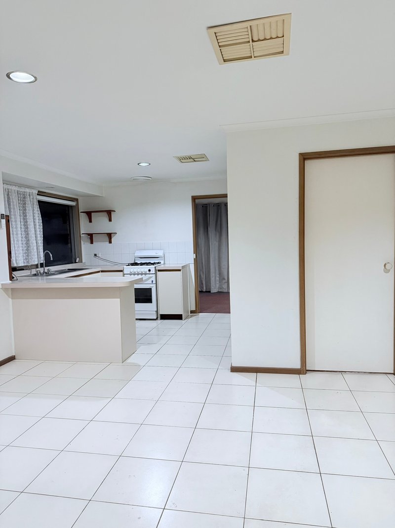 Photo - 5 Walsh Court, Mill Park VIC 3082 - Image 1
