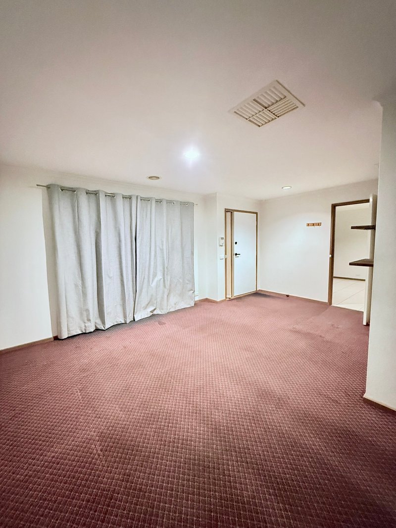 Photo - 5 Walsh Court, Mill Park VIC 3082 - Image 5