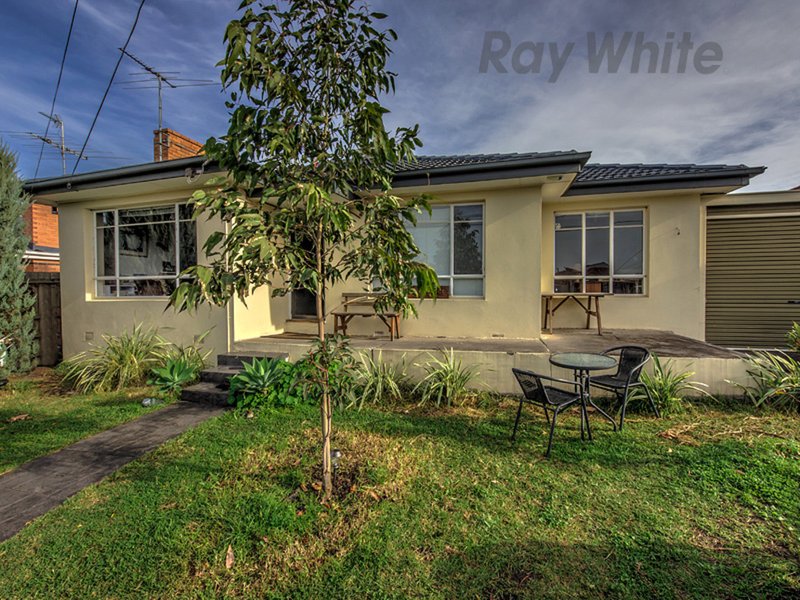 Photo - 5 Wandsworth Avenue, Deer Park VIC 3023 - Image 2