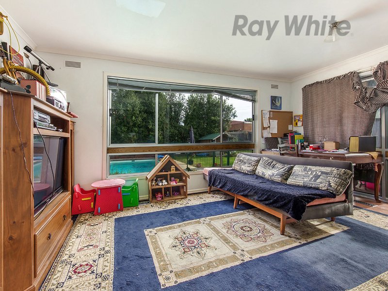 Photo - 5 Wandsworth Avenue, Deer Park VIC 3023 - Image 8