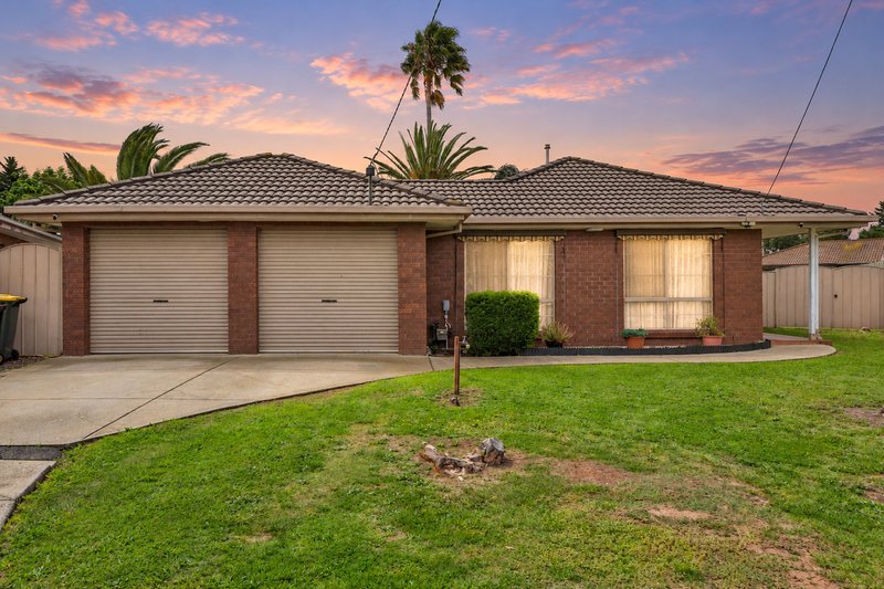 Photo - 5 Warbler Close, Werribee VIC 3030 - Image 2