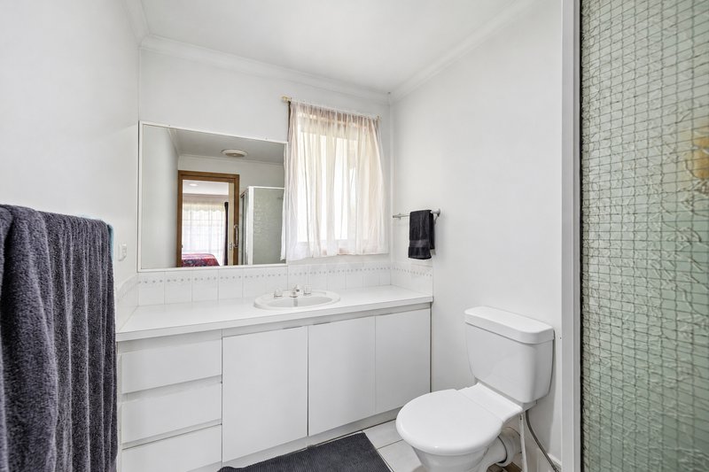 Photo - 5 Warbler Close, Werribee VIC 3030 - Image 9