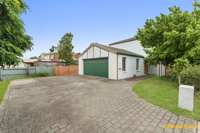 Photo - 5 Wareham Court, Hillside VIC 3037 - Image 2