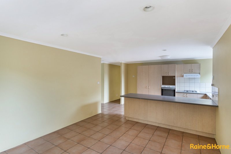 Photo - 5 Wareham Court, Hillside VIC 3037 - Image 4