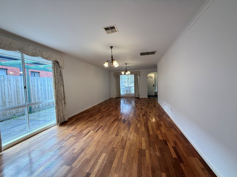 Photo - 5 Warren Court, Altona Meadows VIC 3028 - Image 1
