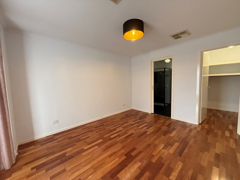 Photo - 5 Warren Court, Altona Meadows VIC 3028 - Image 2