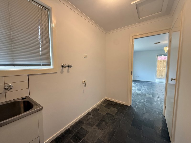 Photo - 5 Warren Court, Altona Meadows VIC 3028 - Image 9