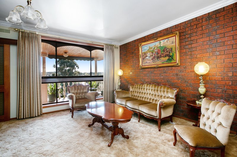 Photo - 5 Warriparri Crescent, Greensborough VIC 3088 - Image 9