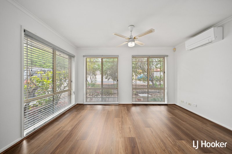 Photo - 5 Watchorn Close, Holt ACT 2615 - Image 2