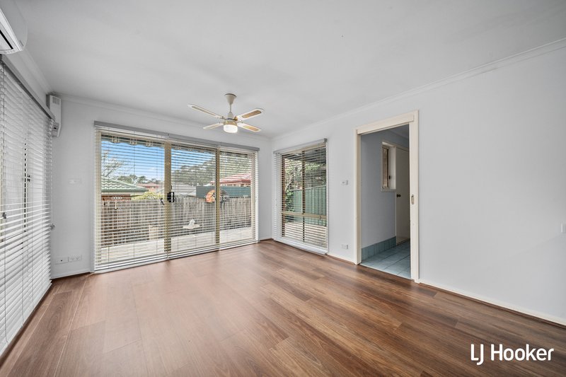 Photo - 5 Watchorn Close, Holt ACT 2615 - Image 3