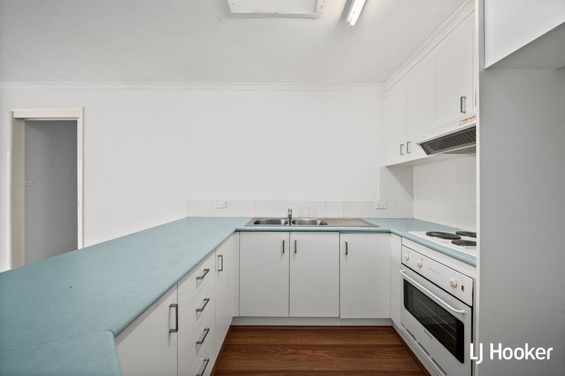 Photo - 5 Watchorn Close, Holt ACT 2615 - Image 4