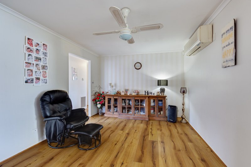 Photo - 5 Waterford Avenue, Craigieburn VIC 3064 - Image 5