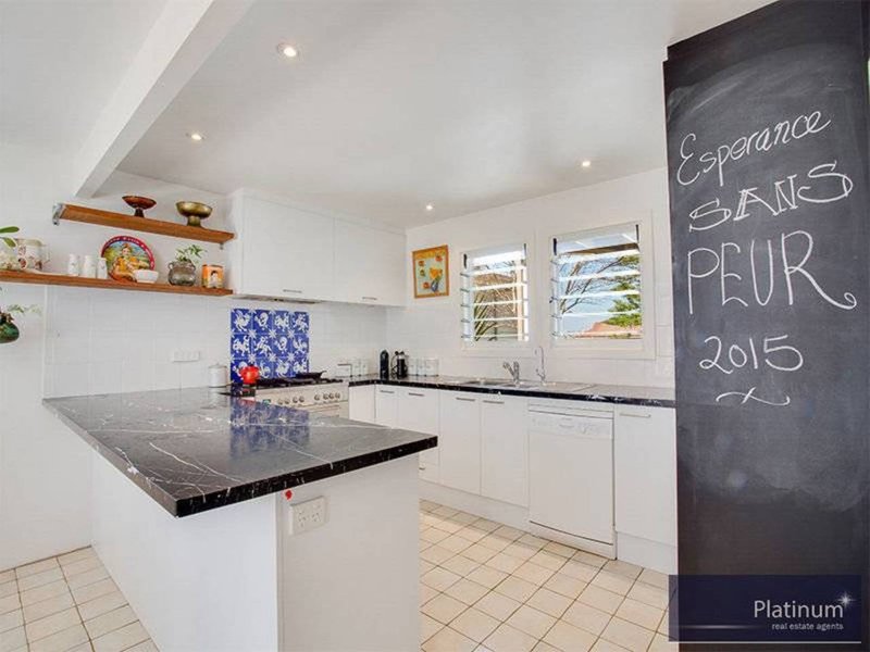 Photo - 5 Waterloo Street, Narrabeen NSW 2101 - Image 4