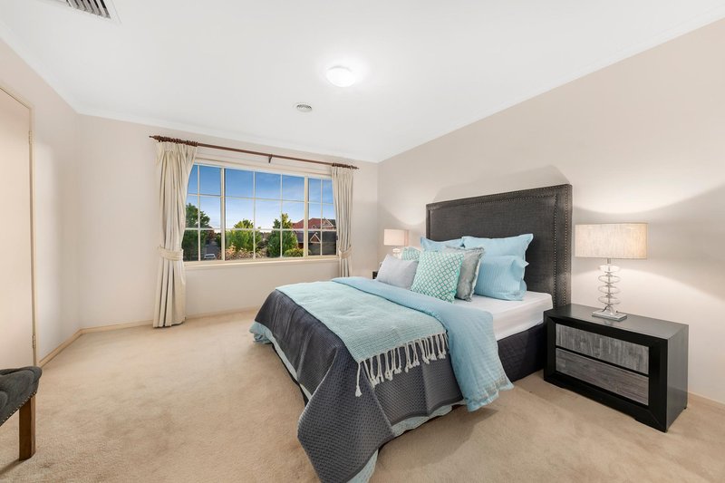 Photo - 5 Wattlebird Court, Burwood VIC 3125 - Image 9