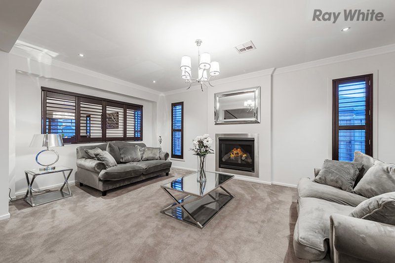 Photo - 5 Waverton Court, Taylors Hill VIC 3037 - Image 5